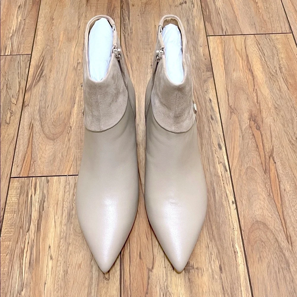 NIB DONALD PLINER Cindia Leather Bootie in Sand